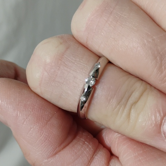 SALE! Authentic Platinum 0.1ct Genuine Diamond Ring 💍 Size 6 Gently Worn - Picture 12 of 12